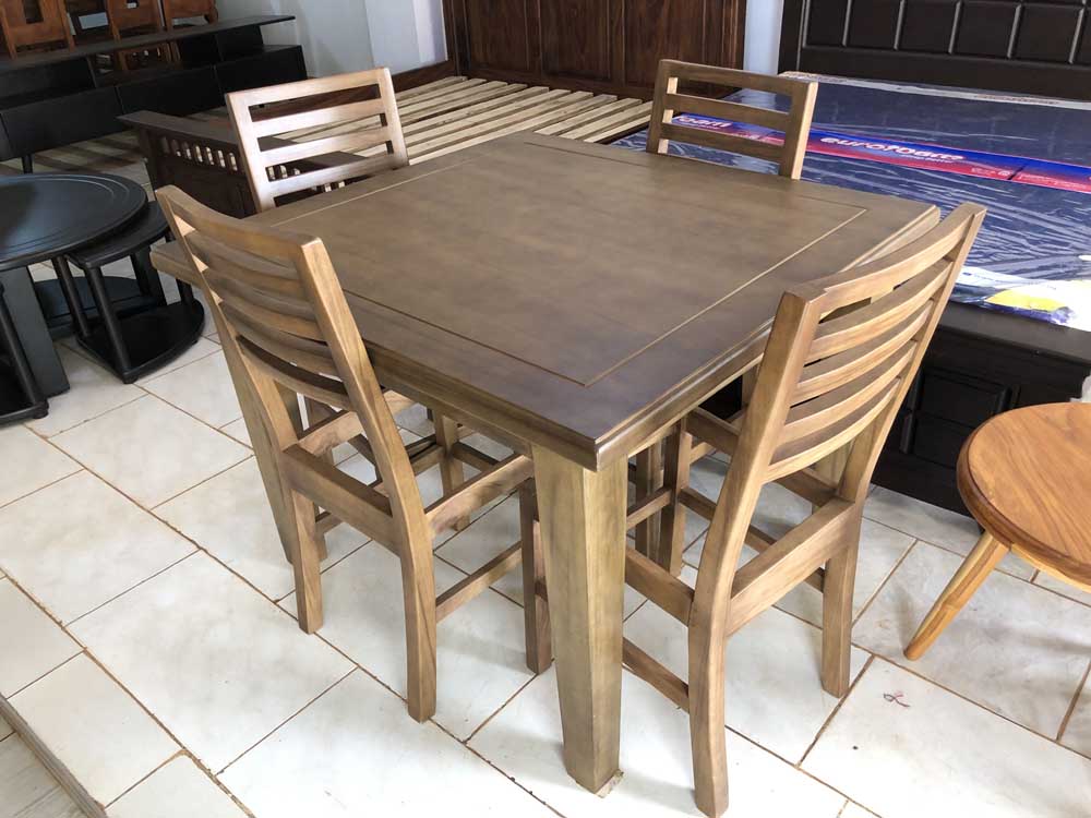 Dining Tables for Sale in Kampala Uganda. Munton Wood Ark Uganda services: wood furniture, home furniture, wood products, hotel furniture and office furniture. Munton Wood Ark Uganda is the leading supplier of furniture and wood products in Kampala Uganda, East Africa. furnitureug.com